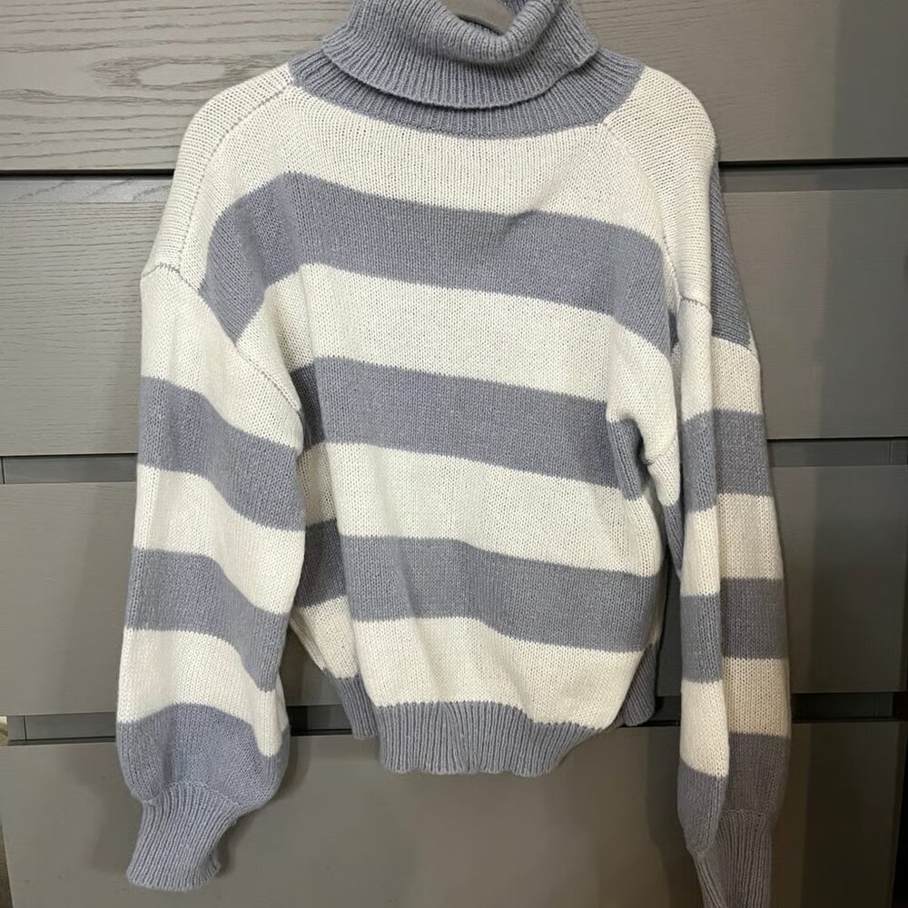 Turtle Neck Sweater size M